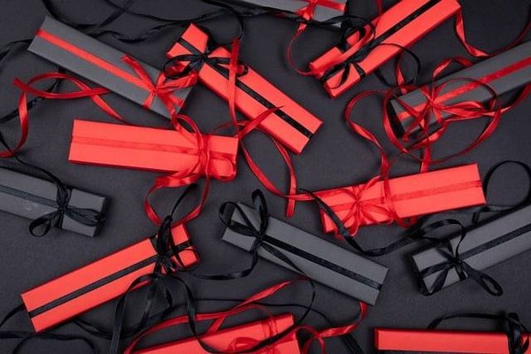 Cadeaux personnalisés DIY : 5 idées originales pour gâter vos proches